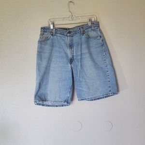 Vintage Levi 560 loose fit Light wash denim shorts
